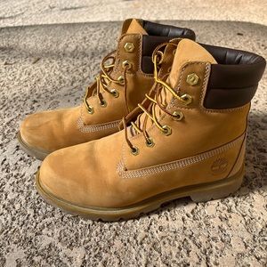 Women’s Size 7 Timberland Boots